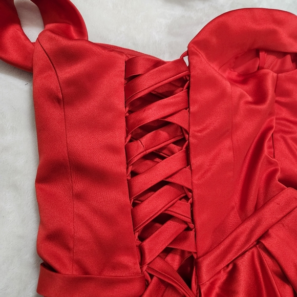 Red Gown 🍀 - Picture 3 of 6